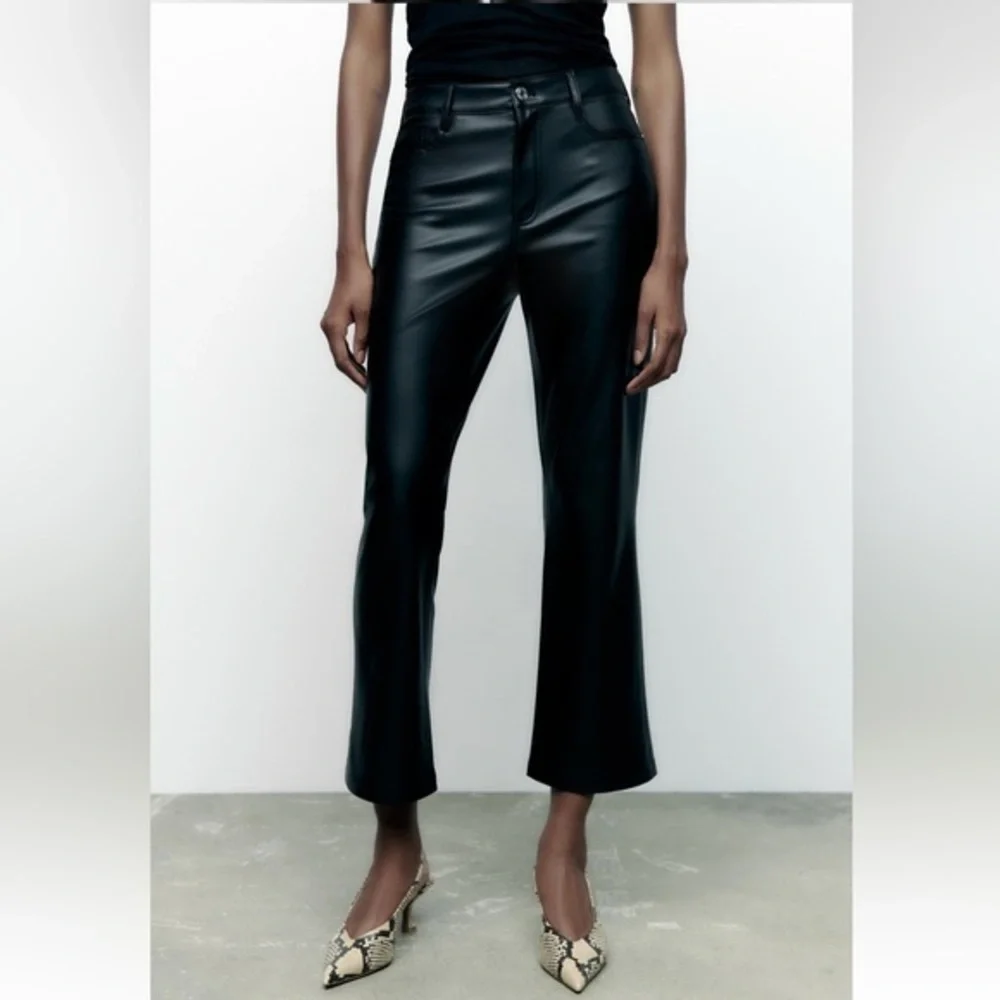 BLOGGERS FAVORITE NWT Zara Faux Leather Mini Flared Pants - Picture 3 of 15